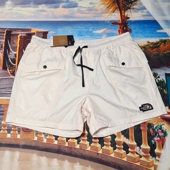 North Face White Gardenia Shorts Size XL NWT - Picture 2 of 5